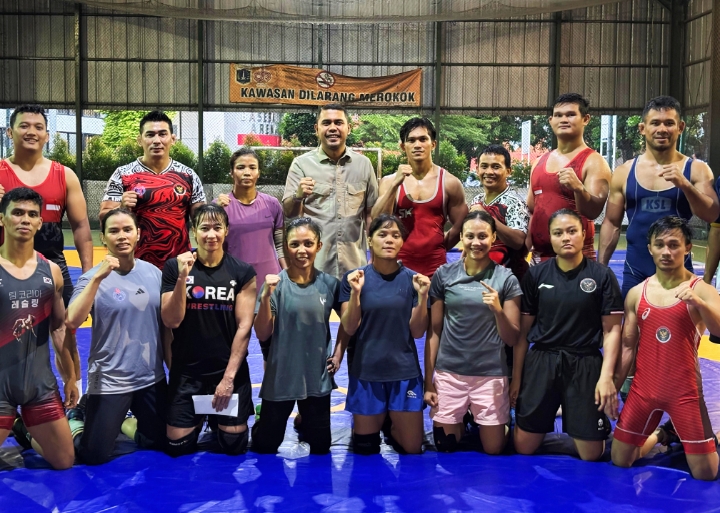 Sekum KONI Sumbar Dipo Turun ke Pelatnas! Dua Pegulat Sumbar Disuntik Motivasi dan Dukungan Nyata