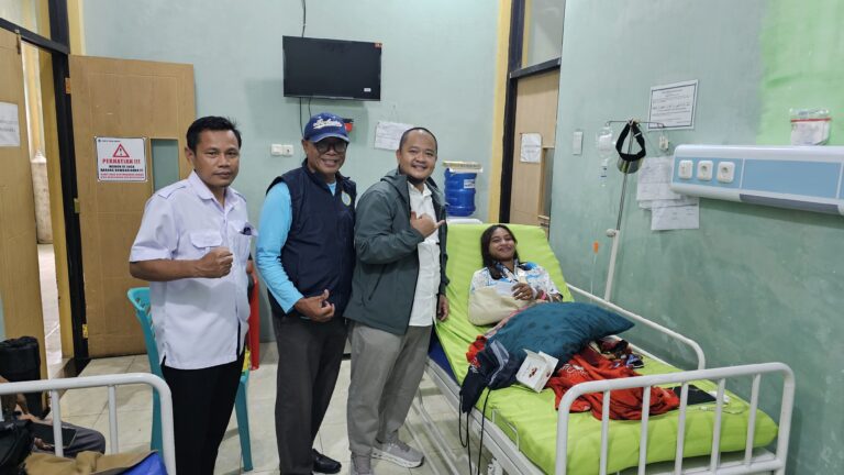 Waketum Bidang IT KONI Sumbar Jenguk Atlet Sepatu Roda Peraih Dua Emas yang Cedera Saat Kejurnas