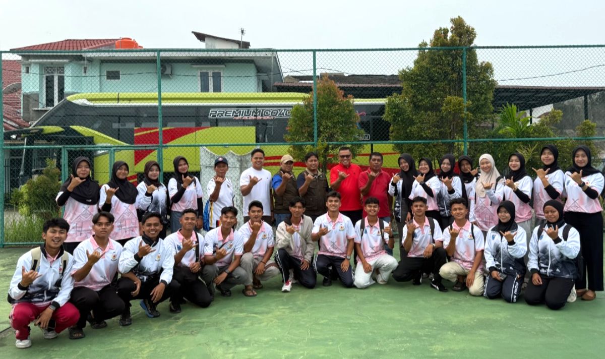 Hamdanus Lepas 47 Atlet Cricket Sumbar ke Kejurnas Bali, Targetkan Prestasi Gemilang Menuju Pra-PON